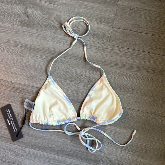 Normal coverage bottom with string top swimsuit set. - Picture 11 of 12